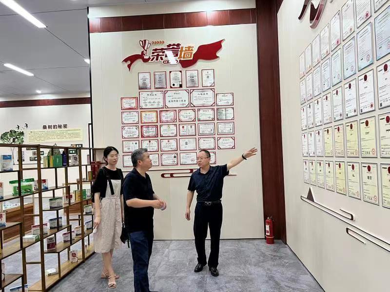 绵阳师范学院机电工程学院通过产学研合作提升乐至县机电企业创新能力 