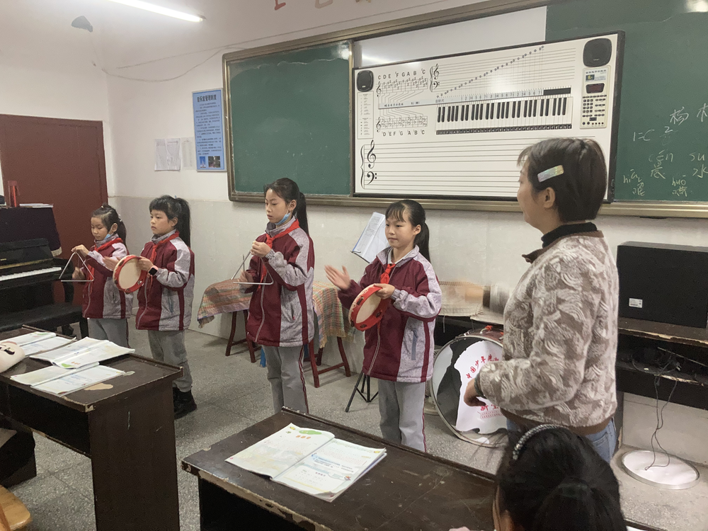 南江县龙渠小学开展秋期教学研讨赛课活动