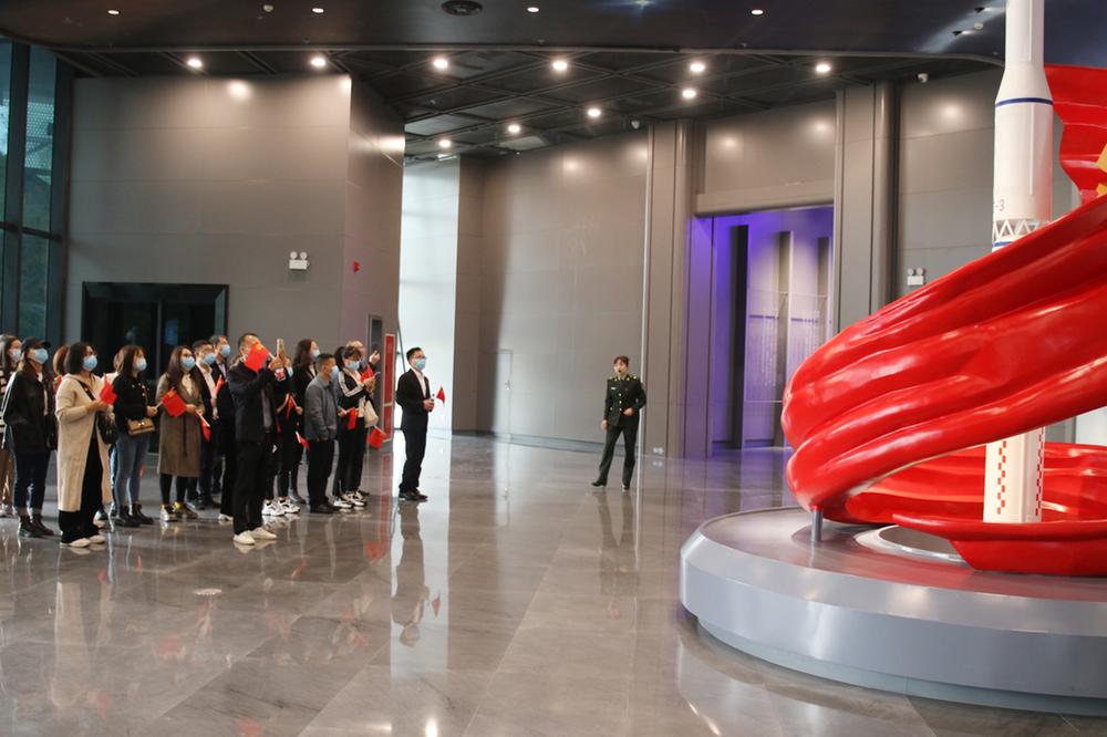 前锋区龙塘学校党支部赴张爱萍故居开展学习宣传党的二十大精神活动