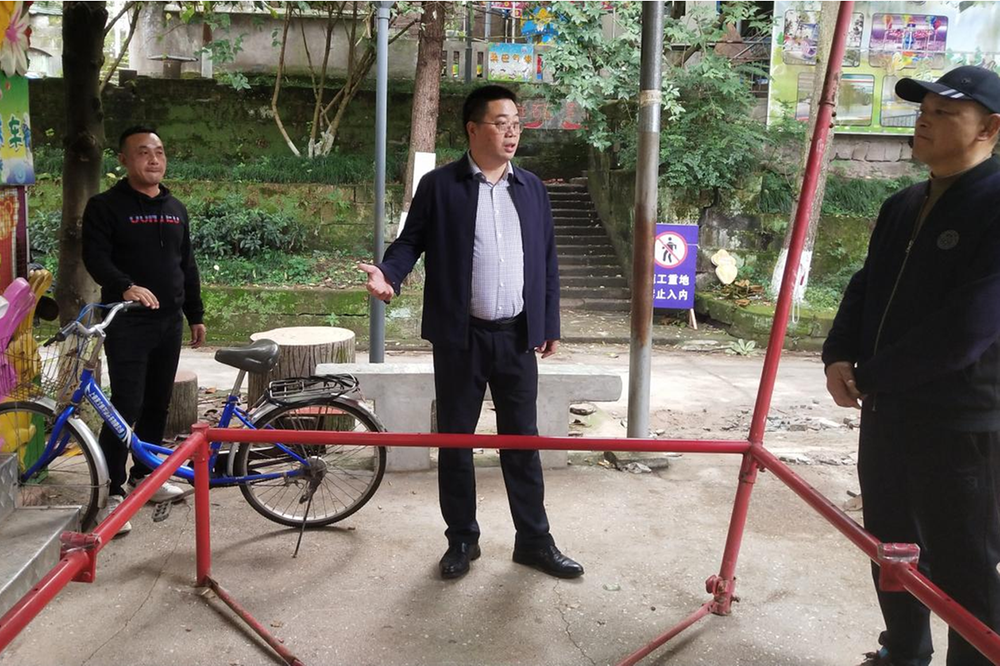 岳池县加快凤山公园景观提升工程建设