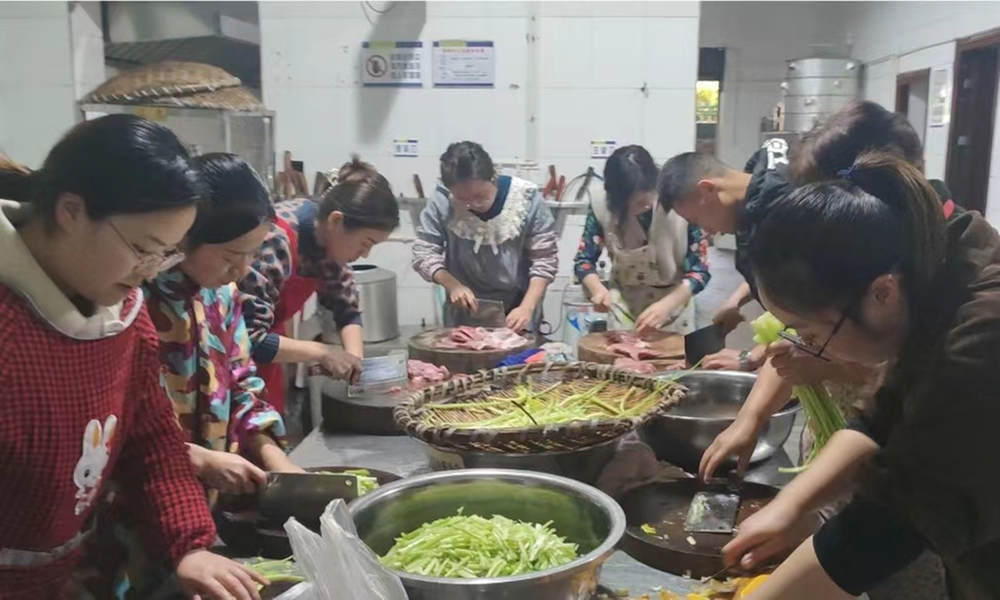 南江县正直镇小学筑牢校园疫情防护网