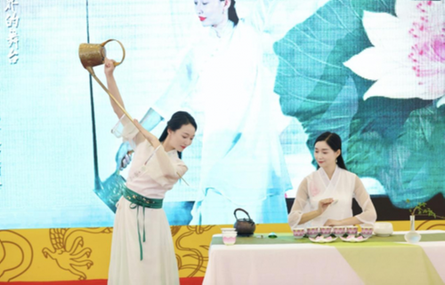 天府龙芽全新LOGO亮相四川茶博会