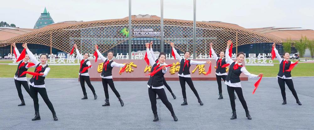 青神县深入田间开展宣讲 推动党的二十大精神落地生根