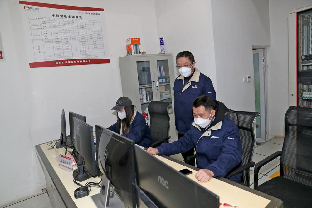 广安：战疫情稳生产 一线工人保供忙