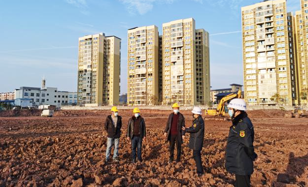 武胜县综合行政执法局开展工地扬尘专项执法巡查行动