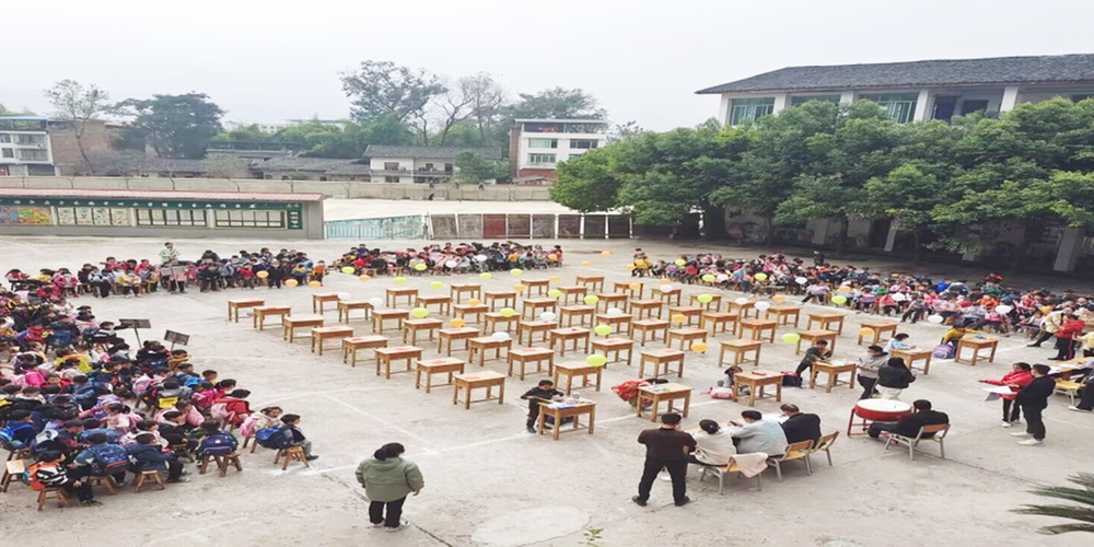 丰禾镇中心小学开展2022年秋“整理书包”比赛活动