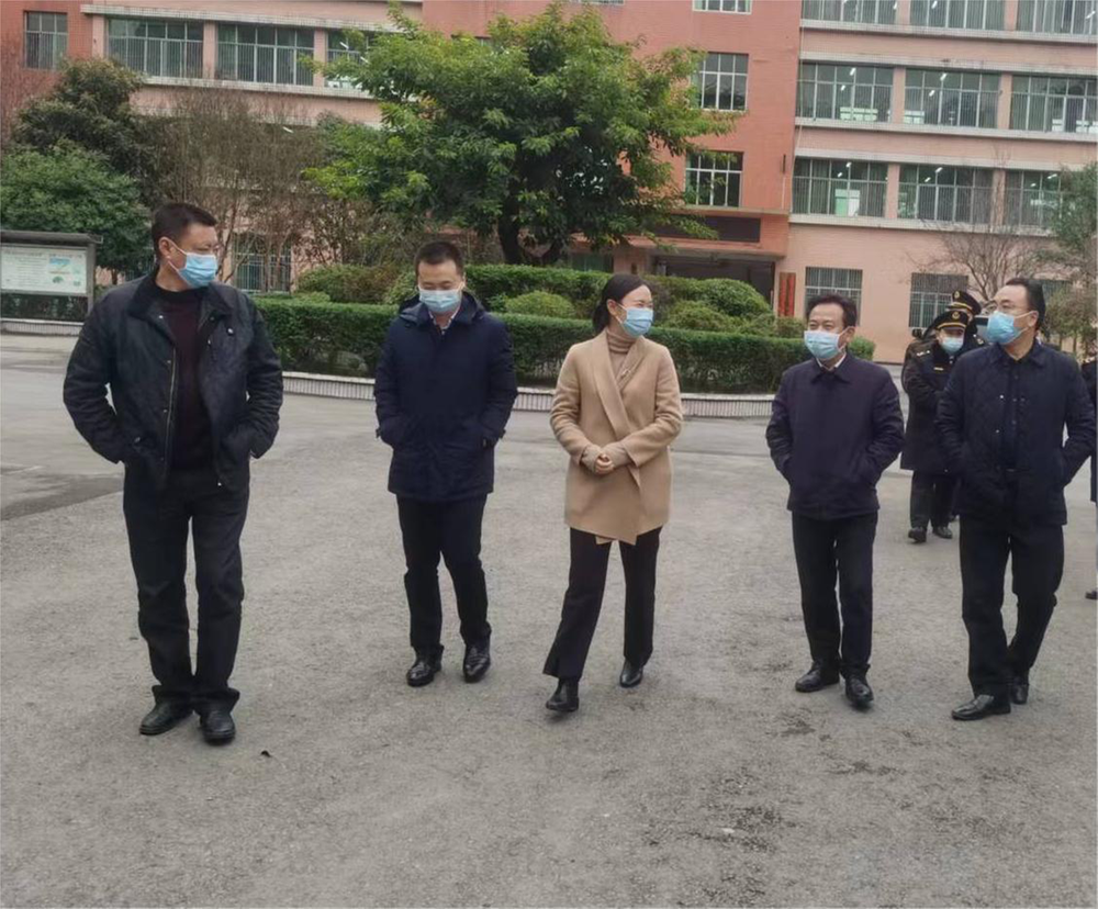 平昌县领导到驷马小学督导学校食堂管理及疫情防控工作