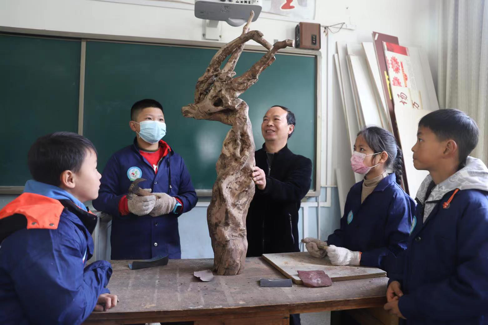 根植茁壮 雕刻人生