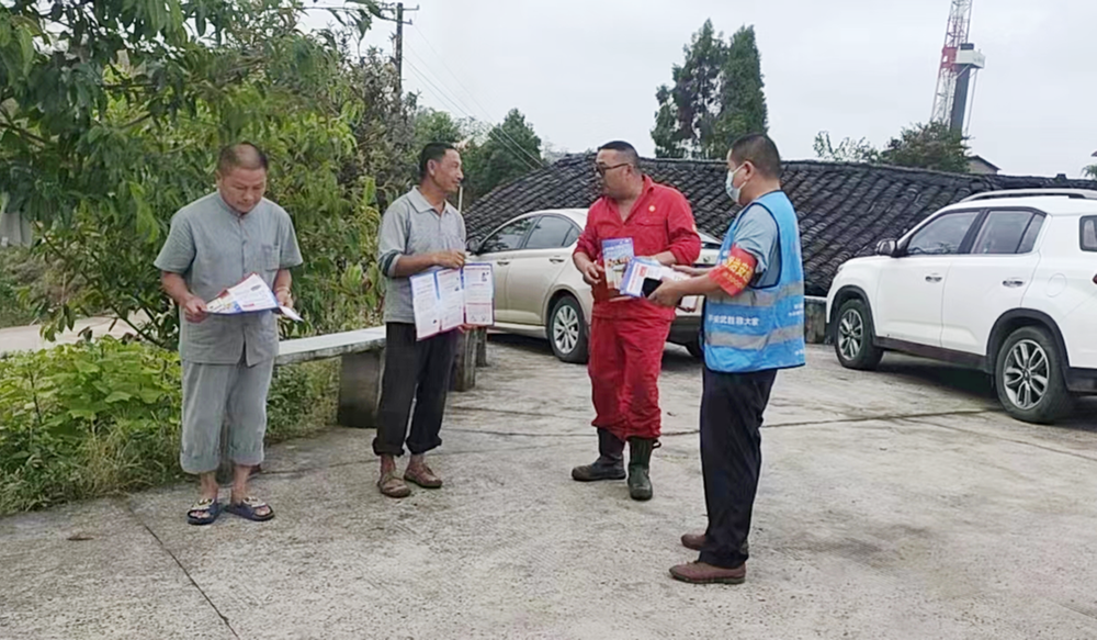 金牛镇开展《反有组织犯罪法》宣教活动