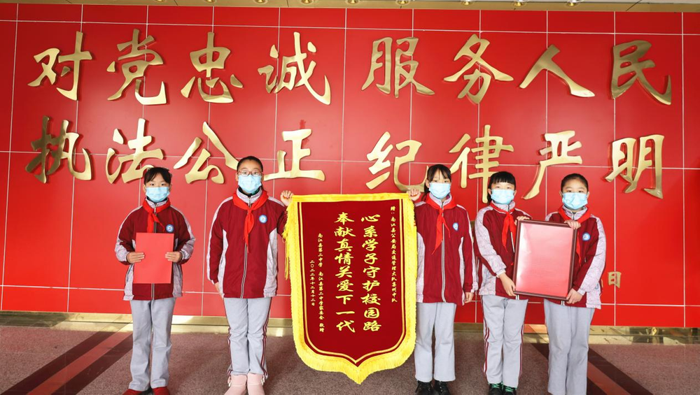 南江二中开展“警校共育 文明交通”感恩教育活动