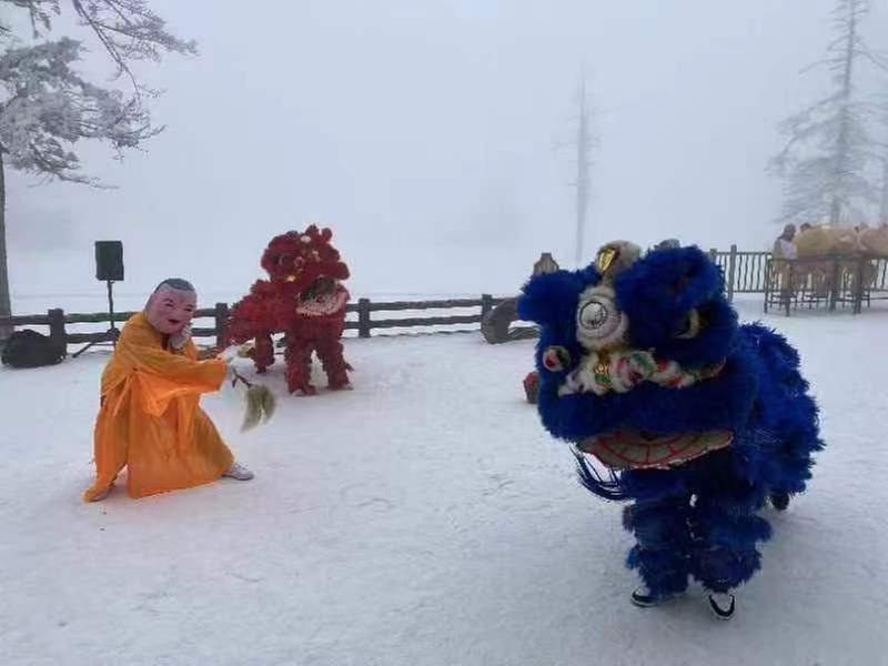 洪雅县：瓦屋山多彩活动贺新春