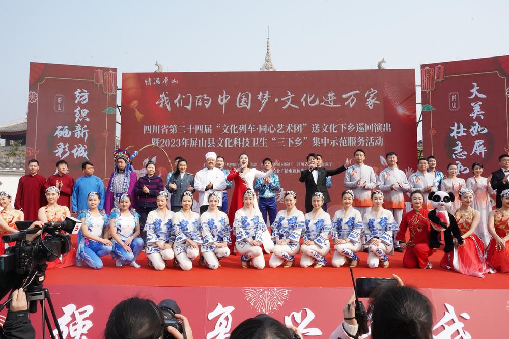 “文化列车”不停步，下乡巡演暖民心