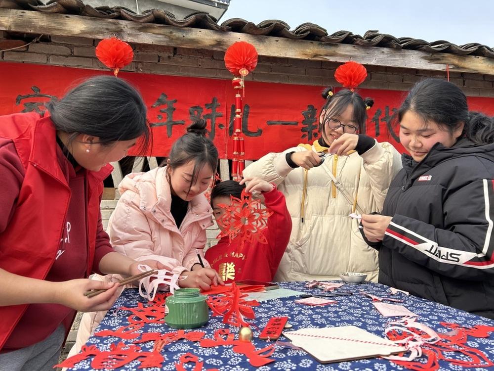 青神县：邻里一家亲 共迎幸福年