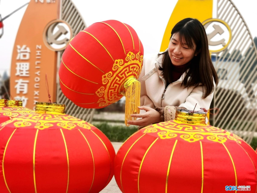 大红灯笼高高挂  仁寿县易地搬迁集中安置点年味浓