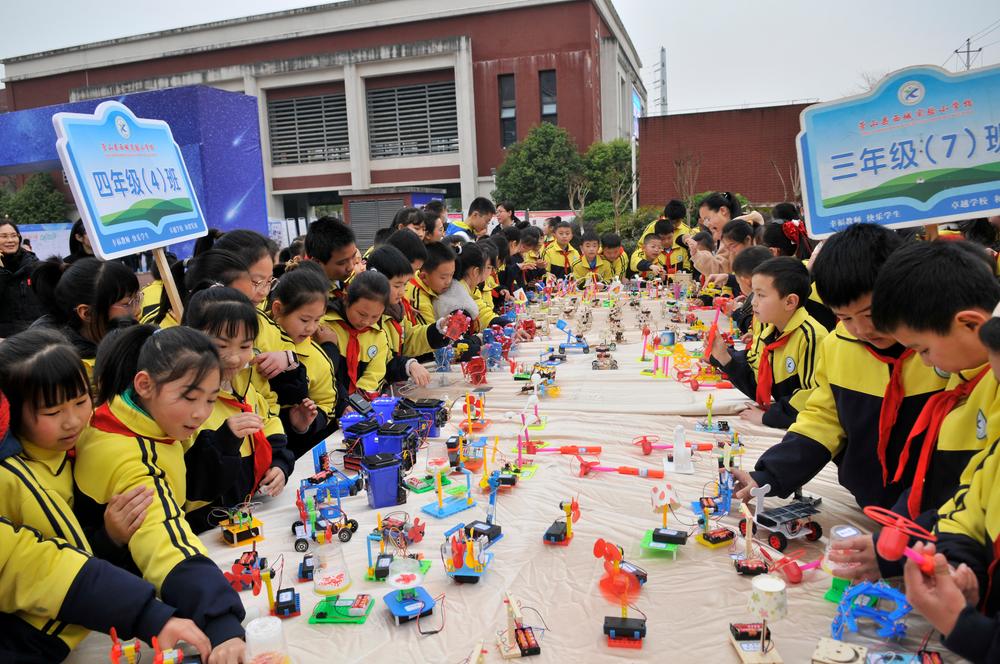 “春之花”科技节展示活动走进营山县西城实验小学