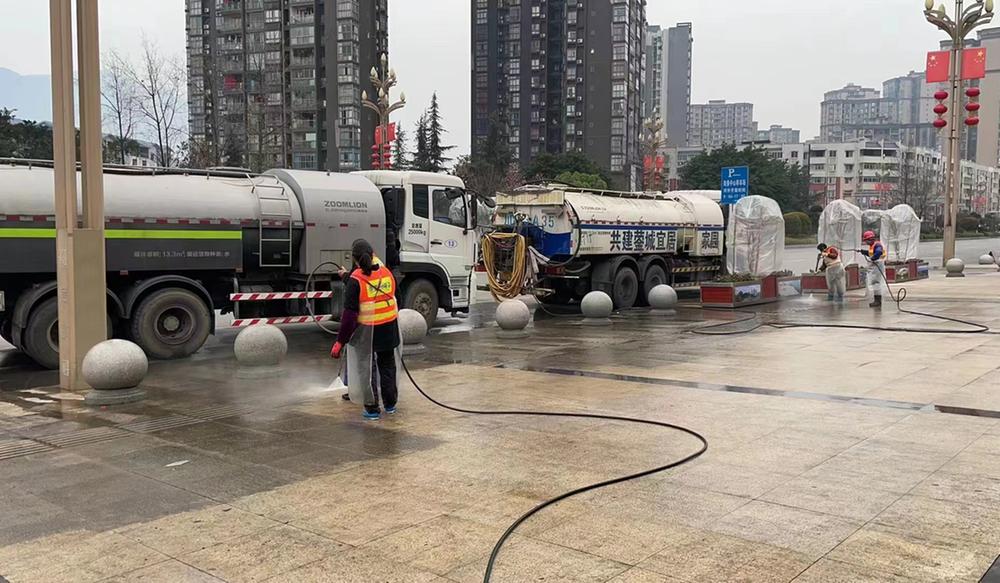 华蓥市综合行政执法局“三到位”全力整治市容环境