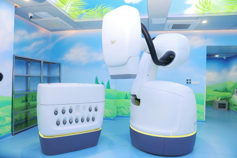 我省首台机器人智慧放射治疗系统完成首例治疗