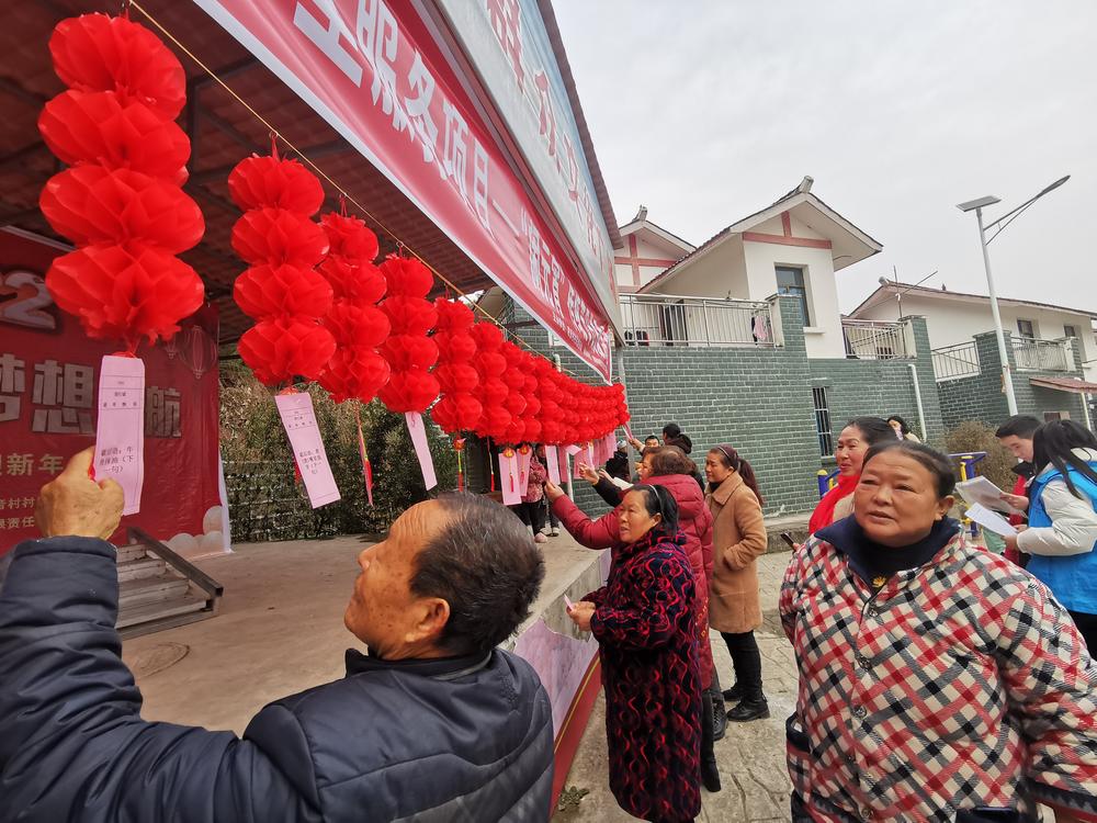 猜灯谜、吃汤圆、制花灯！成都东部新区石板凳街道市民这样闹元宵