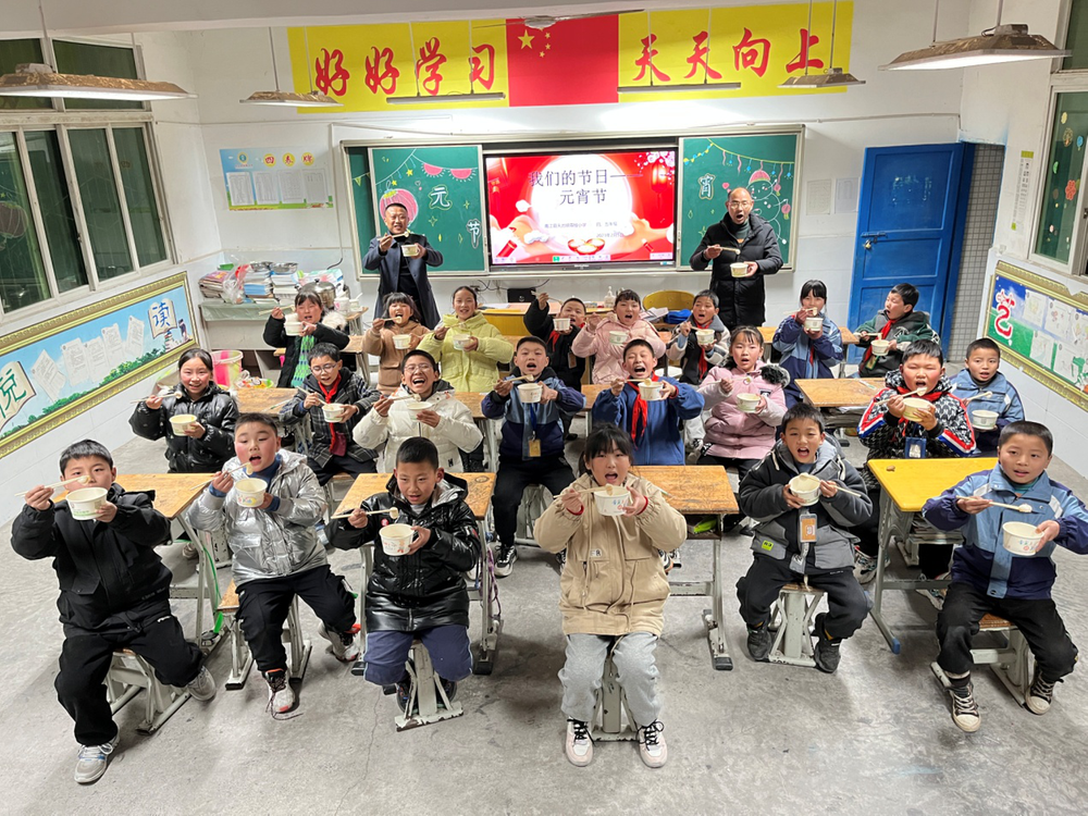南江县双桂小学全体师生集体过元宵节