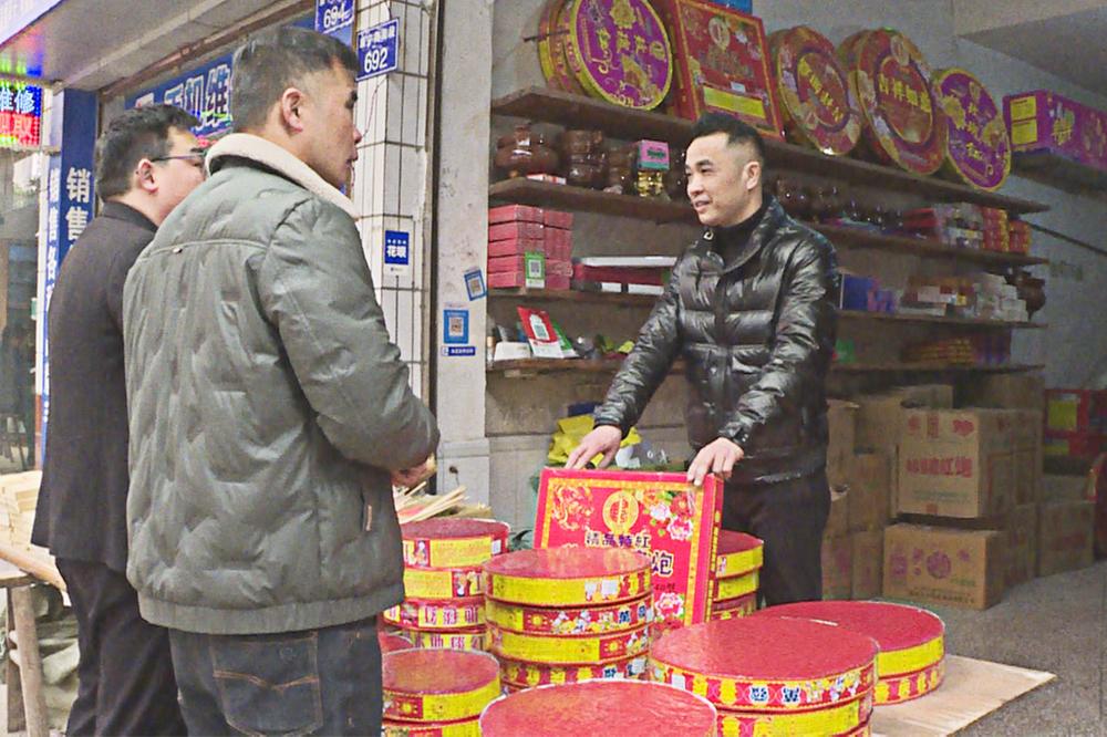 邻水县：加大烟花爆竹燃放巡查管控力度