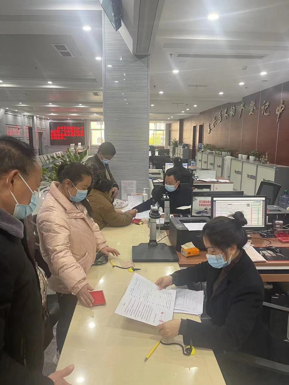 东兴区：驰而不息强作风、真抓实干优营商