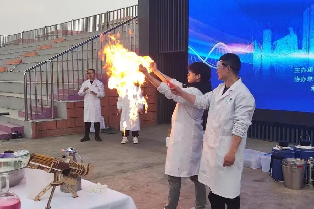 眉山市2023年科普大篷车进校园活动在苏洵中学启动