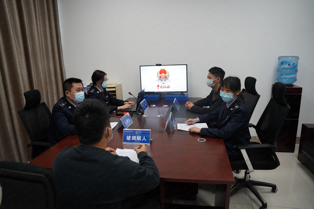 内江东兴税务巧用“绣花工” 绣出税务“枫景图”
