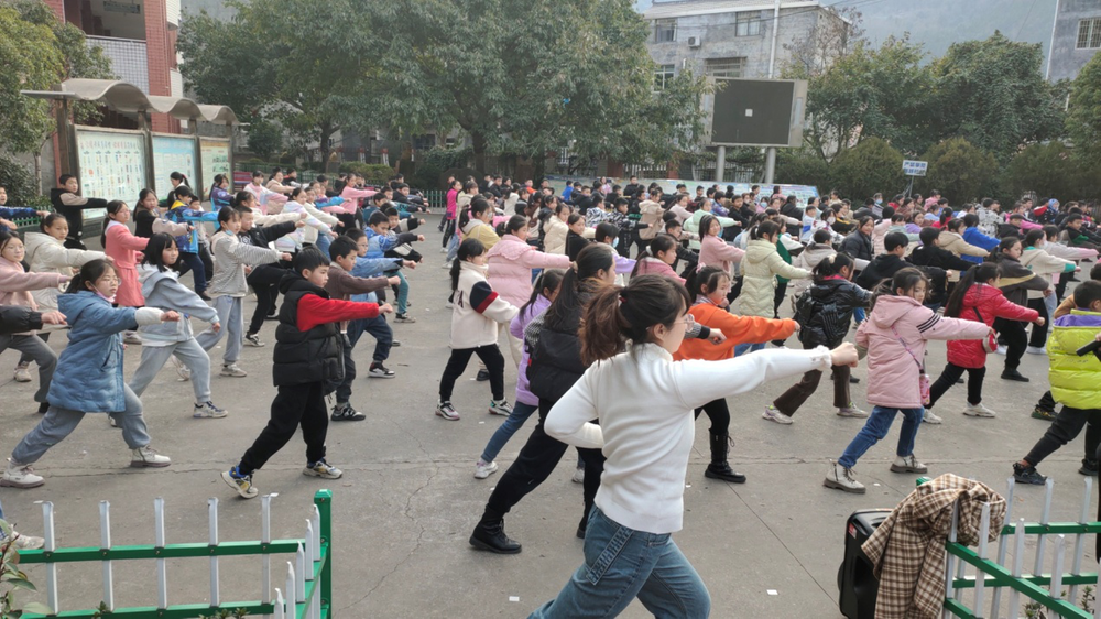 南江县正直小学正直辅导站丰富学生假期生活