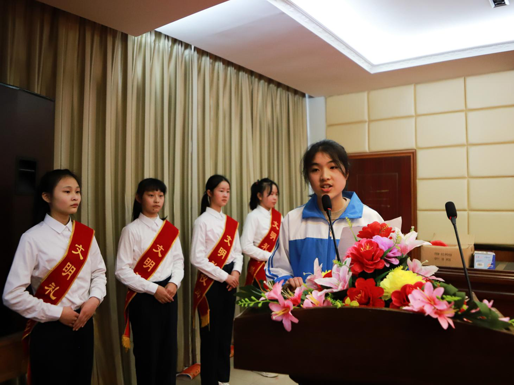 巴州区第十一小学校举行七年级期末表扬大会