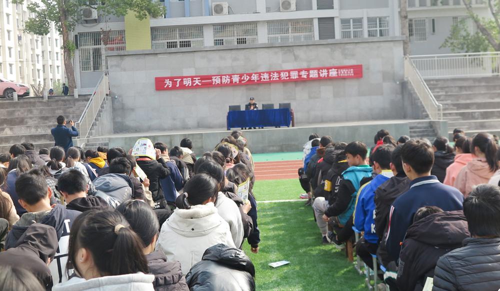 武胜县春晖社工服务中心普法宣传活动走进乐善初级中学校