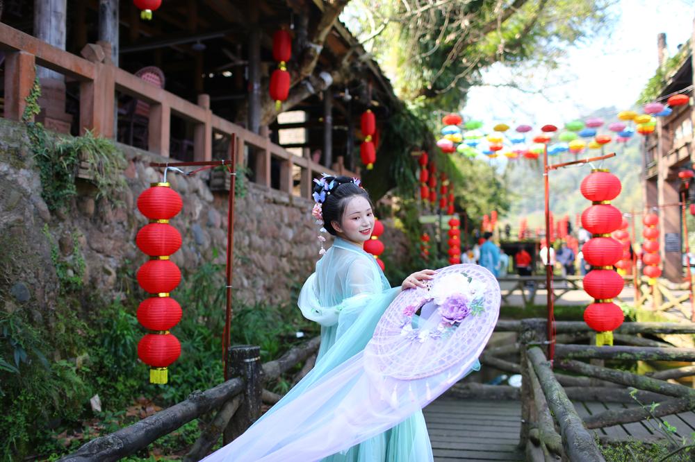 洪雅县：“阳春三月季·国风游柳江”活动举行