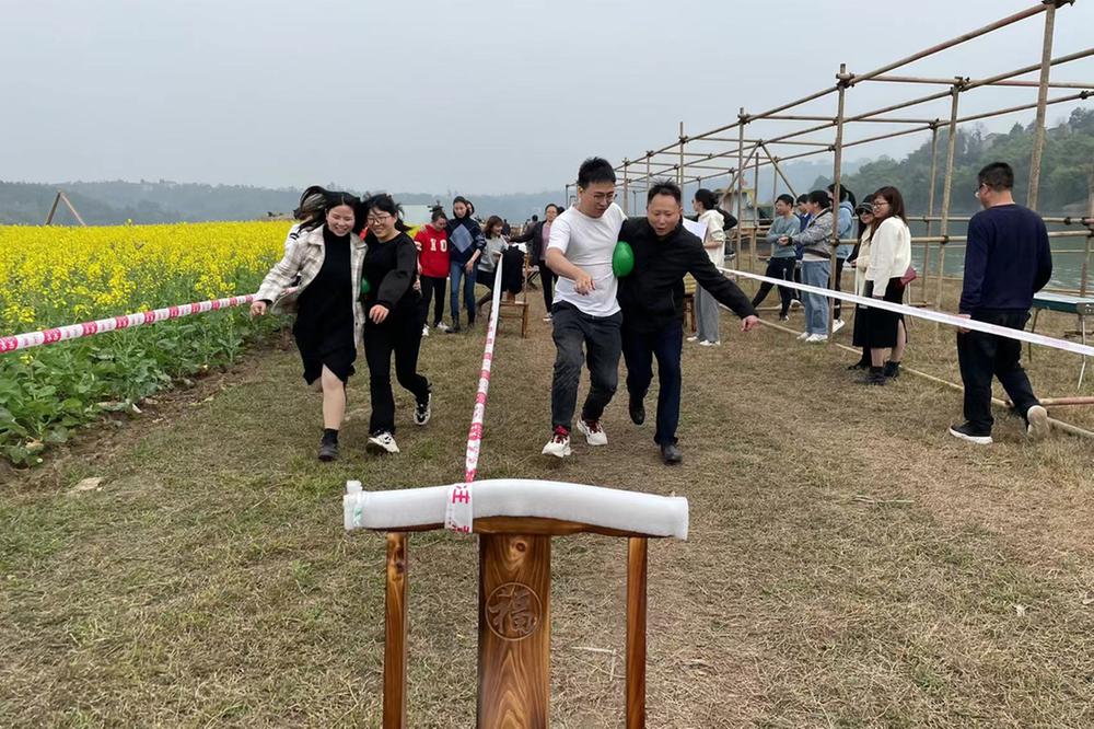 中心镇：举行庆“三八”妇女节趣味活动