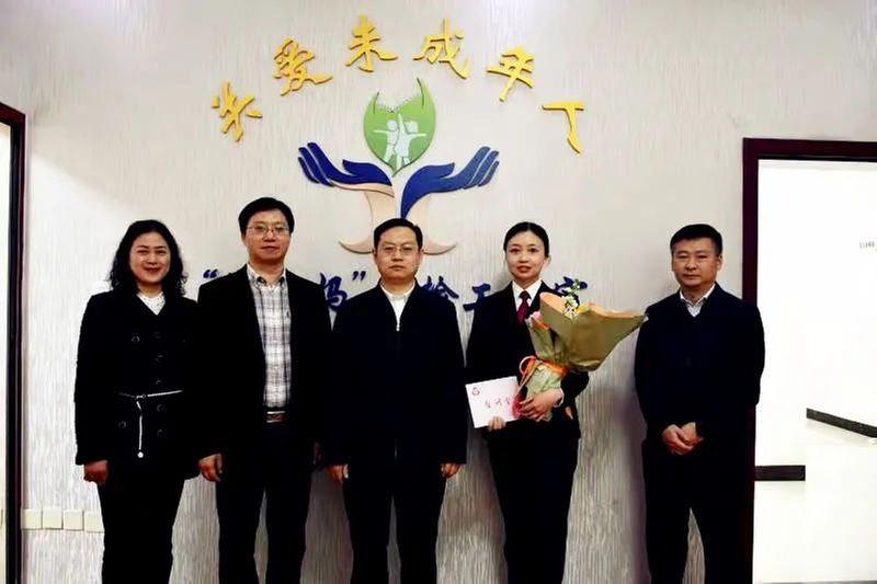 内江市市中区领导开展“三八”国际劳动妇女节走访慰问活动