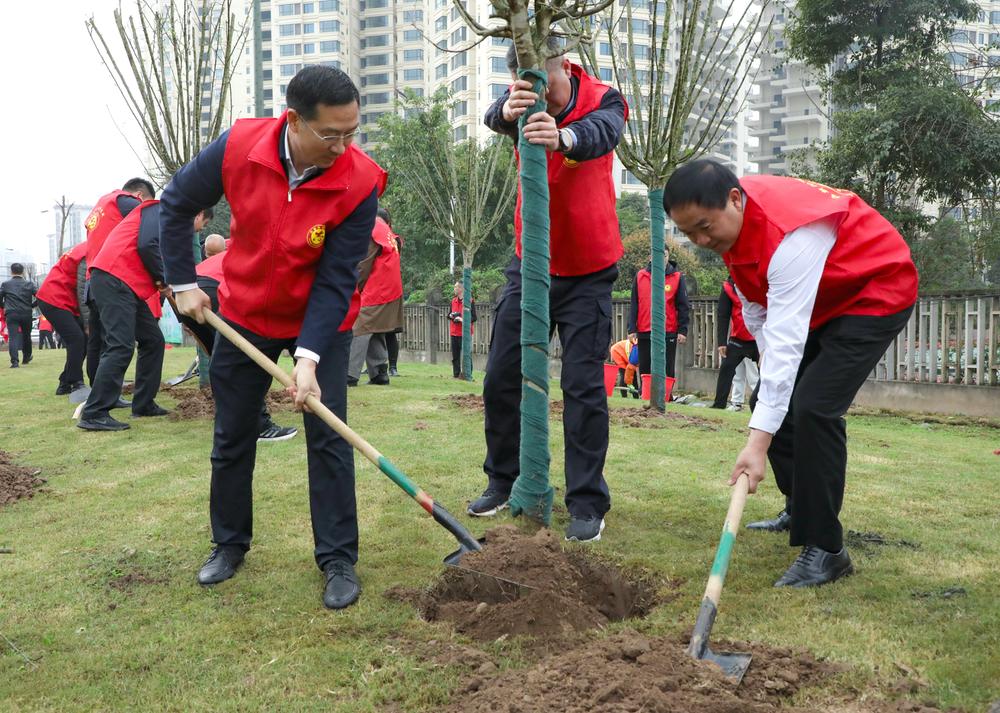 “植”此青绿！洪雅县开展“春季万人义务植树”文明实践志愿服务活动
