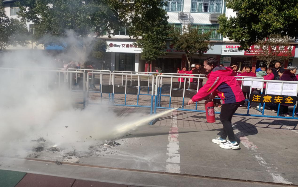 平昌县驷马小学附属幼儿园开展安全教育活动