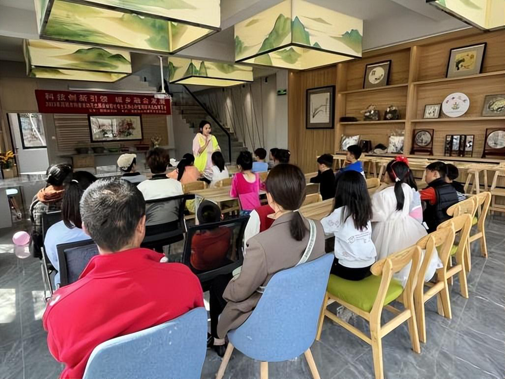 简阳市科普活动月活动走进连山村 培养留守儿童科学兴趣