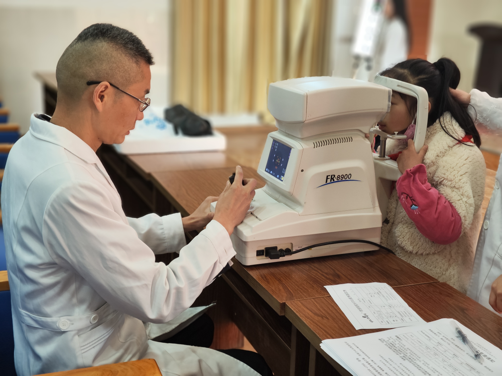 南江县龙渠小学开展学生视力筛查活动