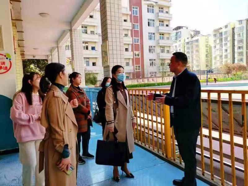 巴州区六小幼儿园迎接区级示范幼儿园复评检查