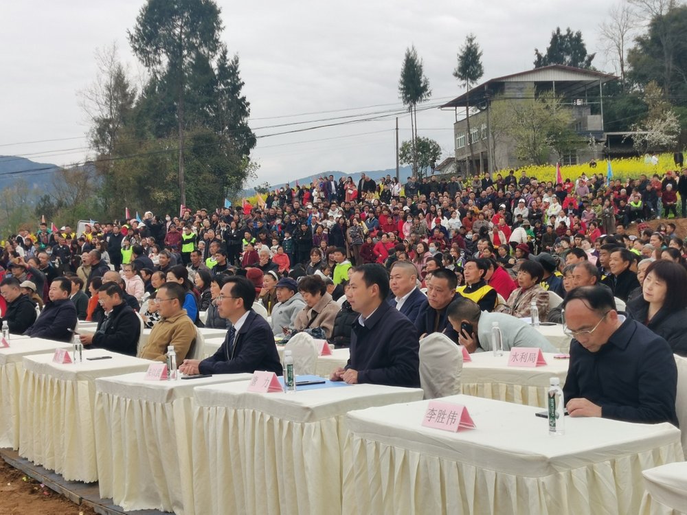 南江县乡村振兴人才快乐跑暨游园赏花文化旅游节在石滩镇铺垭庙村举行