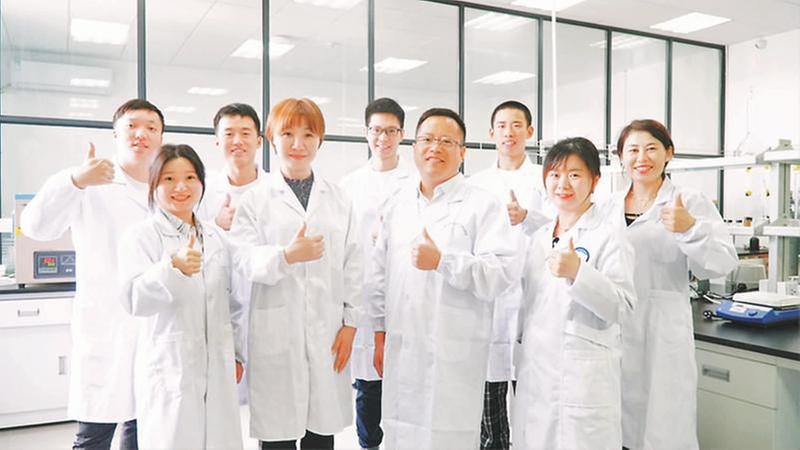 张亚刚：俯下身 扎下根 潜心教 慢慢长