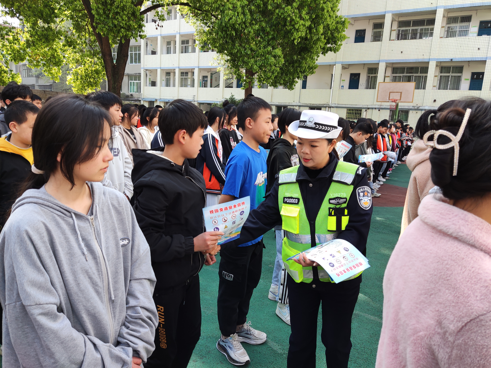 简阳市平泉街道开展“道路交通安全进校园”巡回宣讲活动