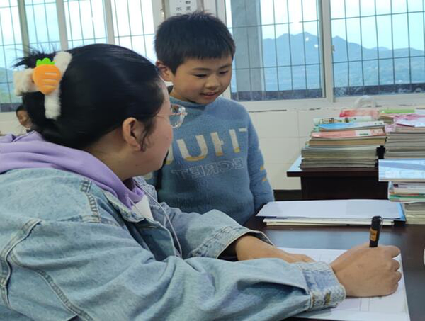 南江县正直镇朱公小学关爱留守儿童健康成长