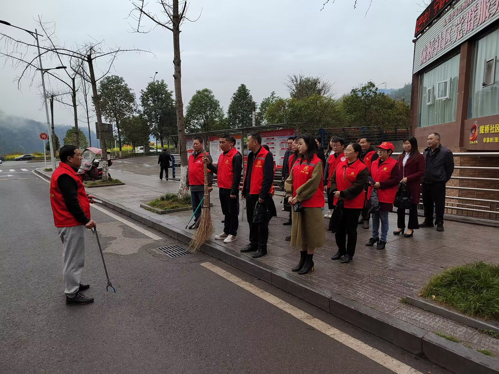 巴州区第十二小学校常态化开展志愿服务