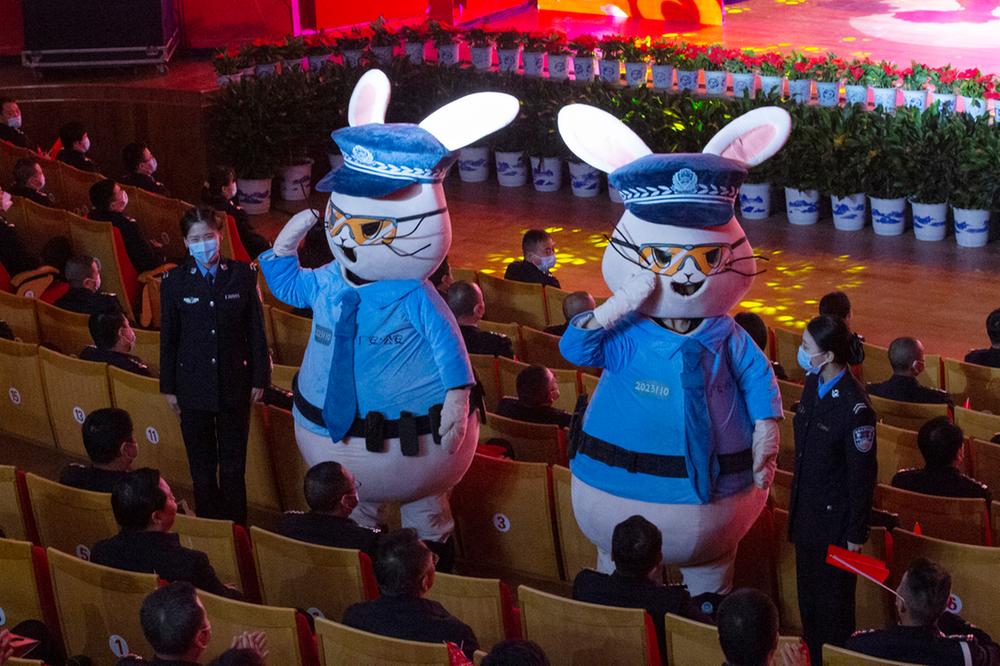 广安市公安局举办“向人民报告”主题展示活动