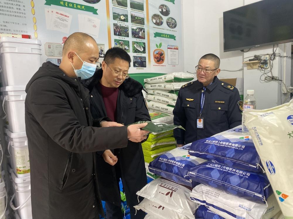 青神县农业部门将管护技术送到春耕第一线