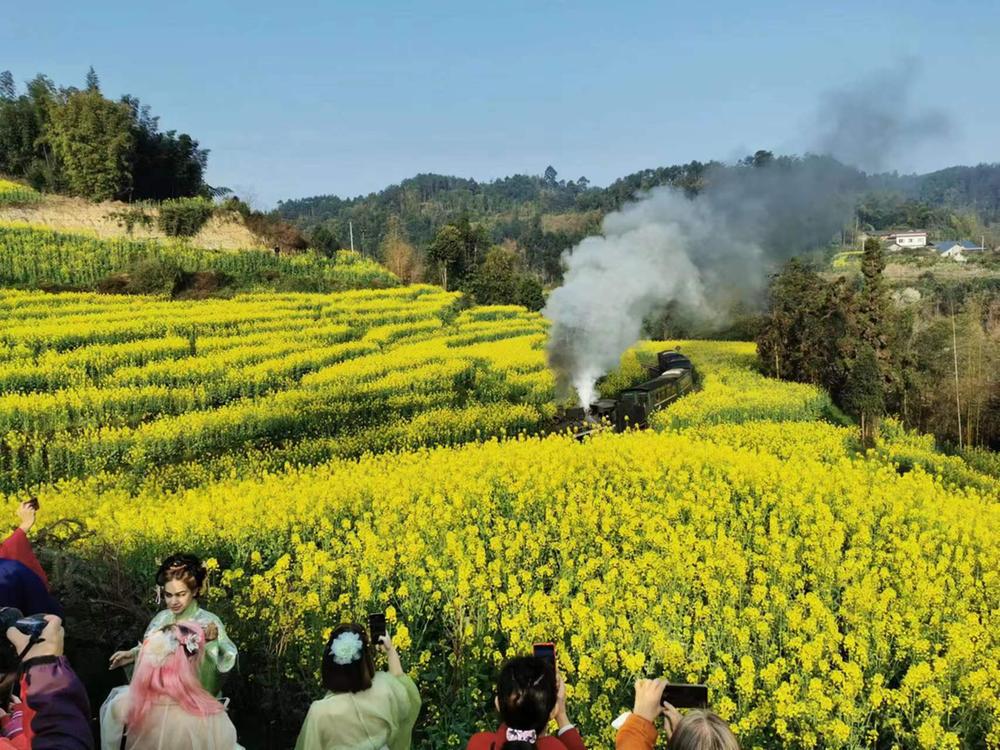 犍为县：坐百年火车 追寻时代记忆