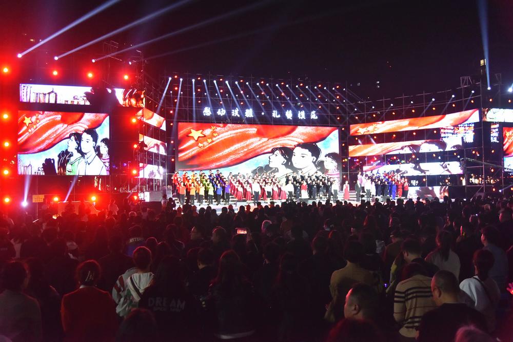 “感动洪雅·礼赞模范”颁奖晚会在洪雅县举行