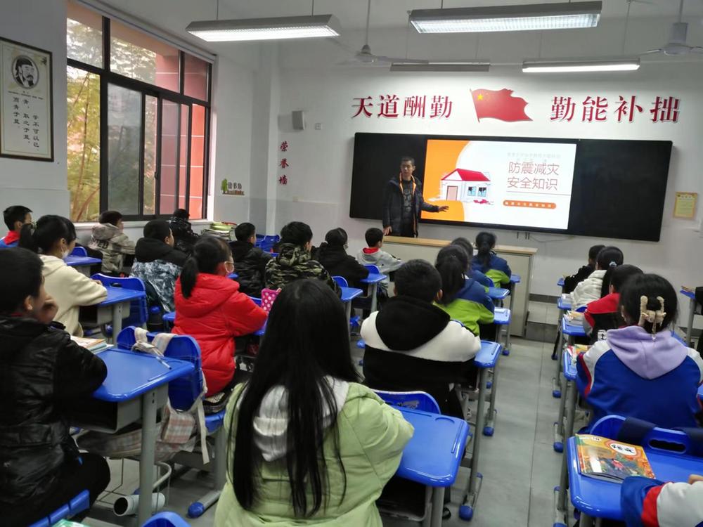 眉山天府新区青龙小学多举措提高学生自我保护能力