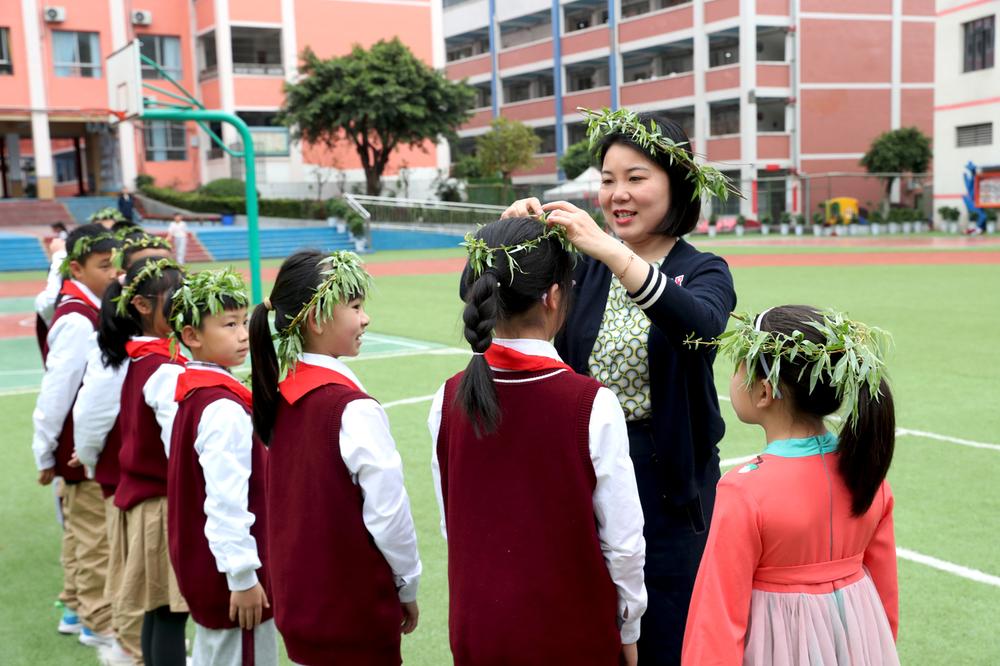 广安区富源小学举行主题教育活动传承习俗过清明