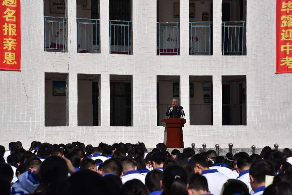 仁寿县坝达初中开展春季法治专题讲座